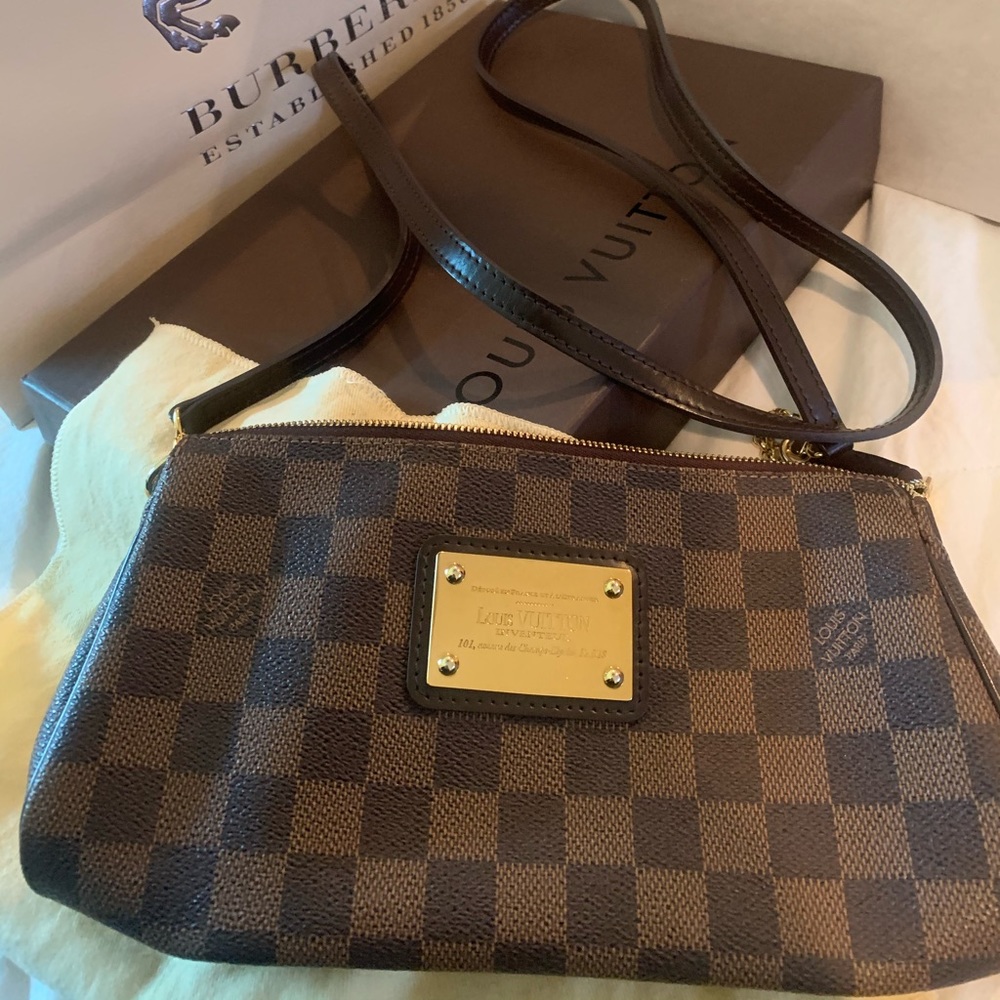 LOUIS VUITTON Crossbody Clutch